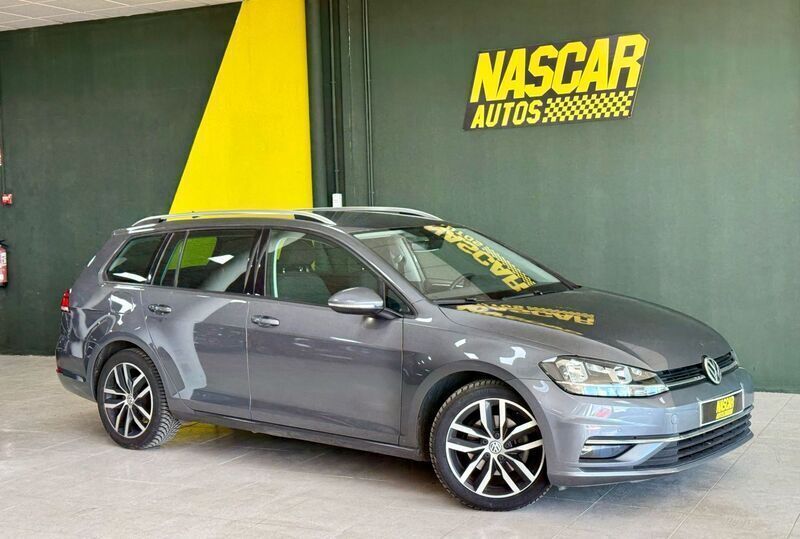 Gris / plata Usado 2017 VW Golf VII Advance Familiar | 14.500 € (Un poco caro) - Imagen 1/4