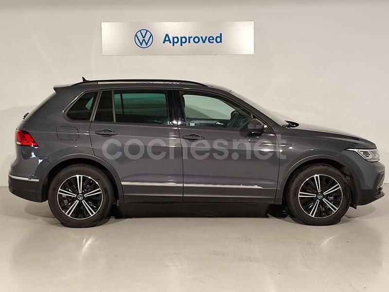 Usado VW Tiguan Life 150 CV (110 kW) 2024 Gris / plata SUV