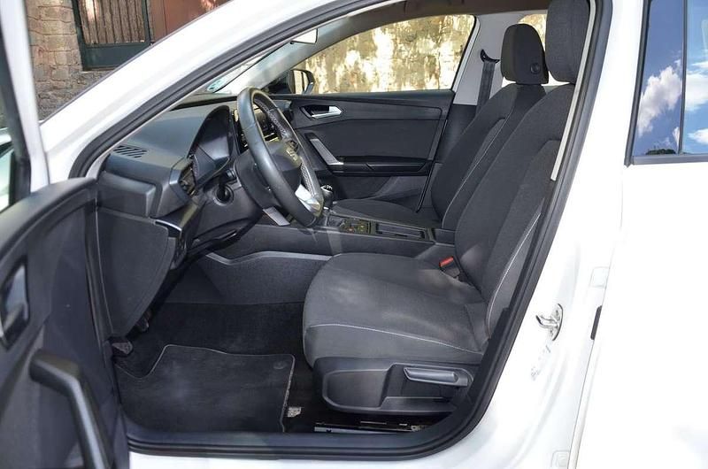 Usado Seat Leon Reference 116 CV (85 kW) 2021 Blanco Familiar