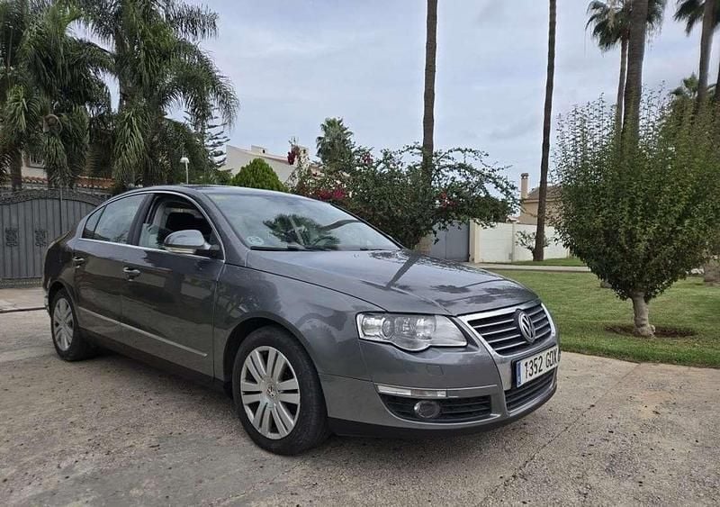 Gris Usado 2008 VW Passat Highline Berlina | 6800 € (Precio justo) - Imagen 1/4