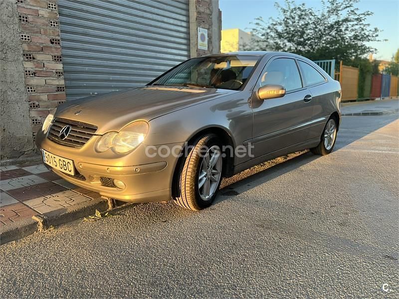 Usado Mercedes C200 163 CV (119 kW) 2003 Beige Berlina
