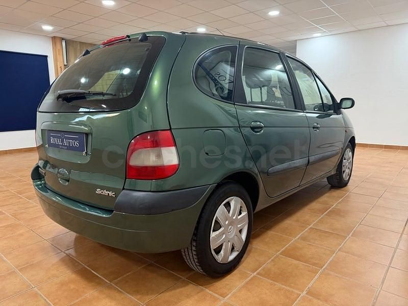 Usado Renault Scénic Dynamique 115 CV (84 kW) 2003 Verde Monovolumen
