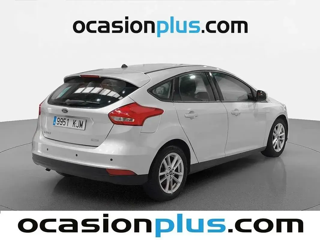Usado Ford Focus Trend+ 125 CV (91 kW) 2018 Gris Utilitario