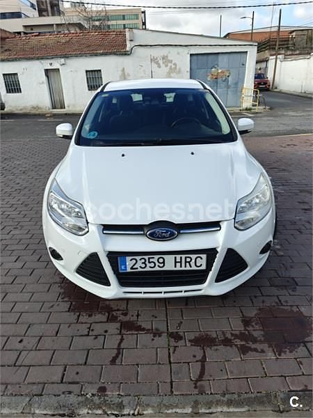 Usado Ford Focus Trend 125 CV (91 kW) 2013 Blanco Berlina