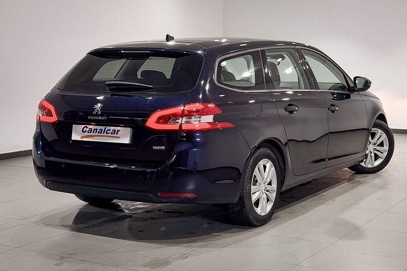 Usado Peugeot 308 SW Active 120 CV (88 kW) 2015 Azul Familiar