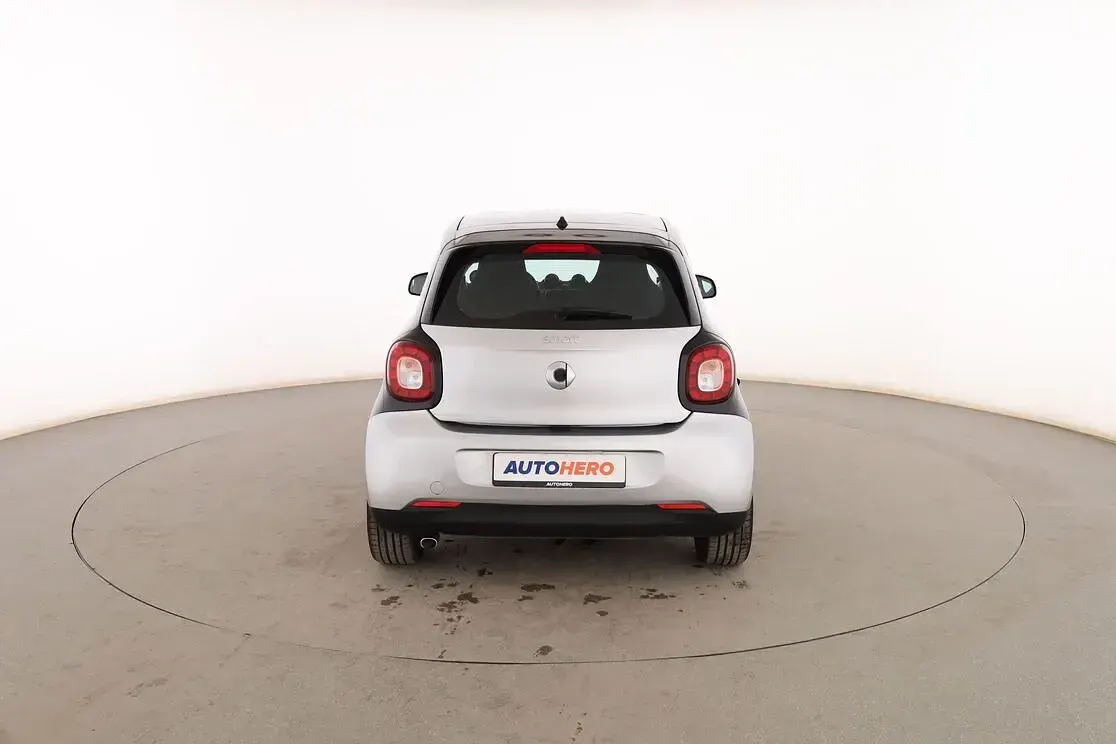 Usado Smart ForFour Passion 90 CV (66 kW) 2017 Gris Utilitario