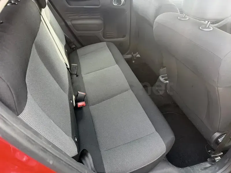 Usado Citroën C4 Cactus Business Class 100 CV (73 kW) 2015 Rojo Utilitario
