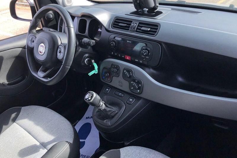 Usado Fiat Panda Easy 69 CV (50 kW) 2018 Gris Utilitario