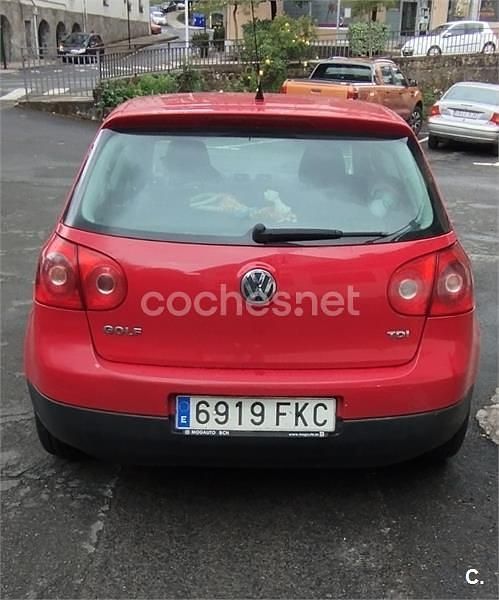 Usado VW Golf V Highline 105 CV (77 kW) 2007 Rojo Berlina