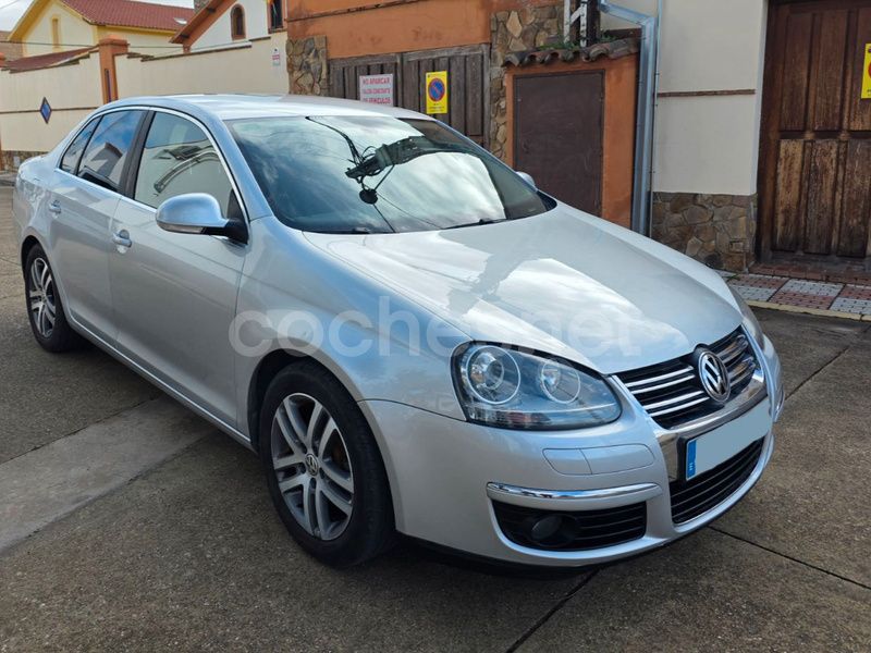 Gris / plata Usado 2008 VW Jetta Highline Berlina | 5500 € (Precio justo) - Imagen 1/4