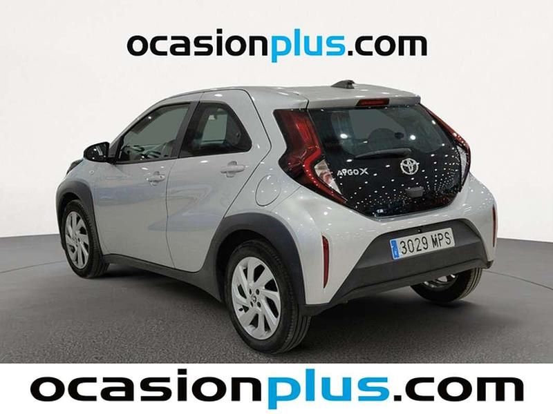 Usado Toyota Aygo Play 72 CV (52 kW) 2024 Gris Utilitario