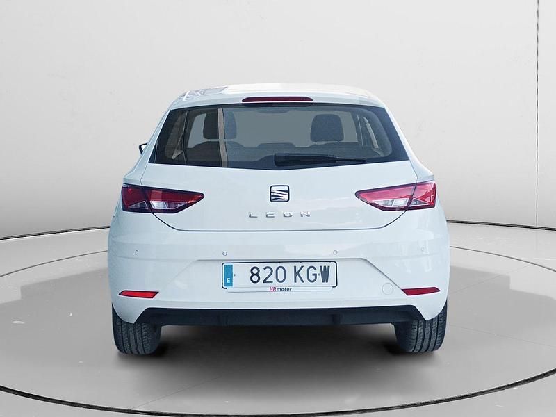 Usado Seat Leon Reference 110 CV (80 kW) 2018 Blanco Berlina