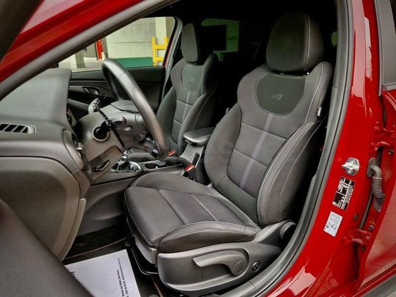 Usado Hyundai i30 250 CV (183 kW) 2023 Rojo Berlina
