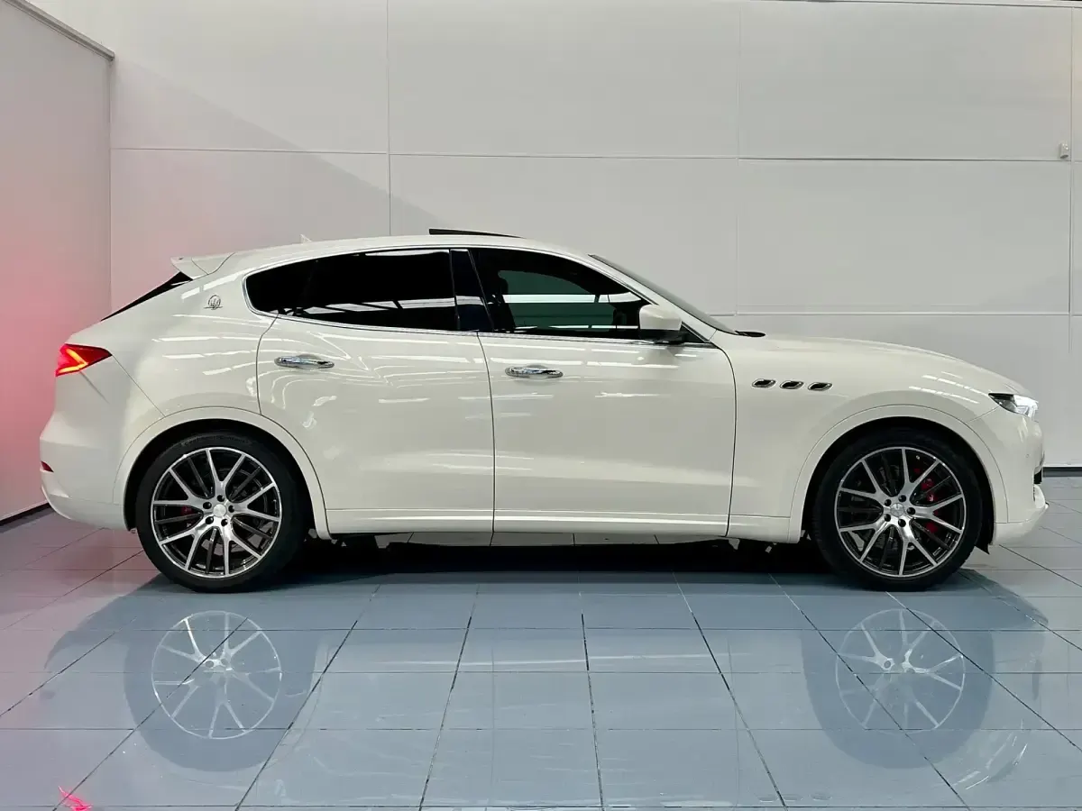 Usado Maserati Levante 430 CV (316 kW) 2017 Blanco SUV