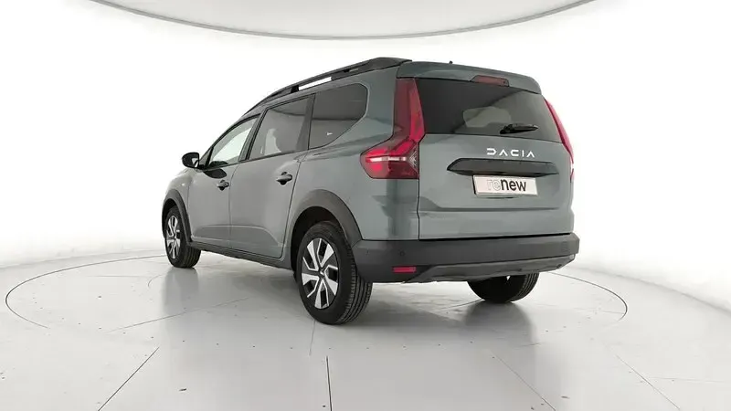 Usado Dacia Jogger Expression 100 CV (73 kW) 2025 Verde Monovolumen