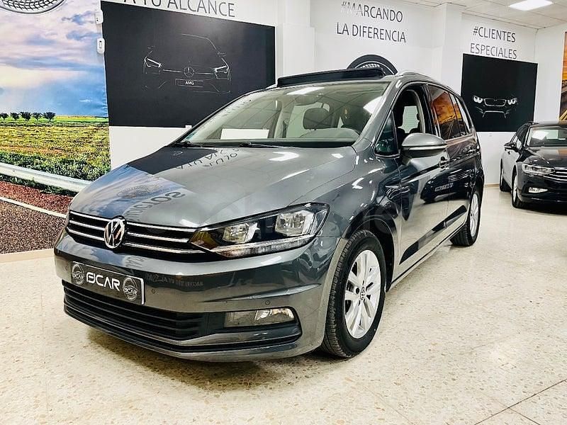 Usado VW Touran Advance 115 CV (84 kW) 2019 Gris / plata Monovolumen
