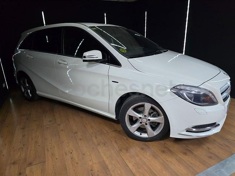 Usado Mercedes B180 122 CV (89 kW) 2012 Blanco Monovolumen