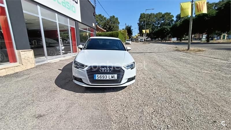 Blanco Usado 2021 Audi A3 Sportback e-tron Design Berlina | 21.500 € (Precio justo) - Imagen 1/4