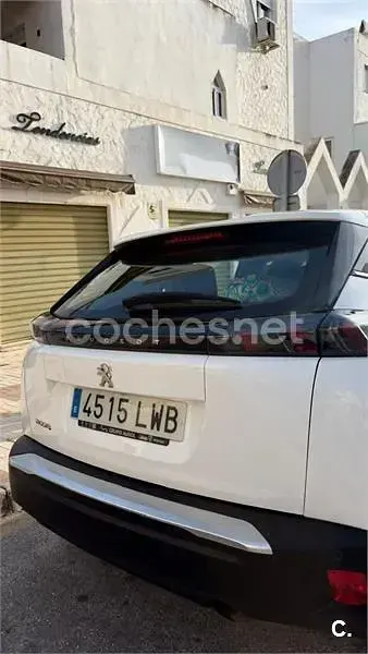 Usado Peugeot 2008 Active 100 CV (73 kW) 2022 Blanco SUV