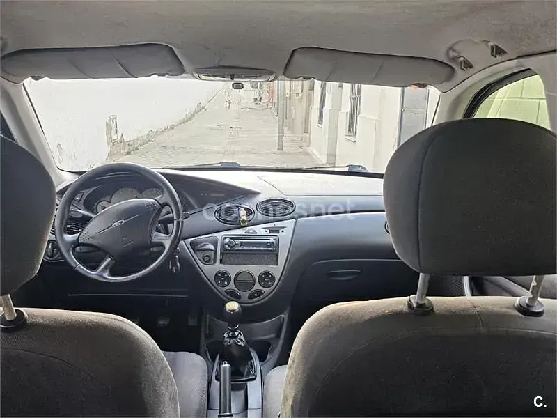 Usado Ford Focus Ghia 100 CV (73 kW) 2003 Negro Berlina