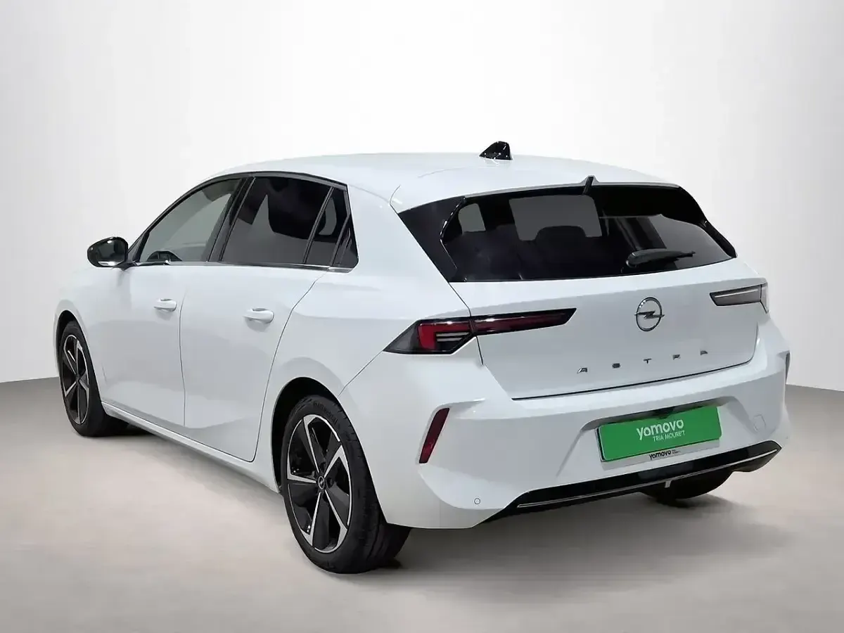 Usado Opel Astra Elegance 131 CV (96 kW) 2023 Blanco Utilitario