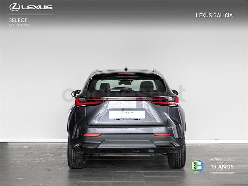 Usado Lexus NX350h Business Edition 242 CV (177 kW) 2022 Gris / plata SUV