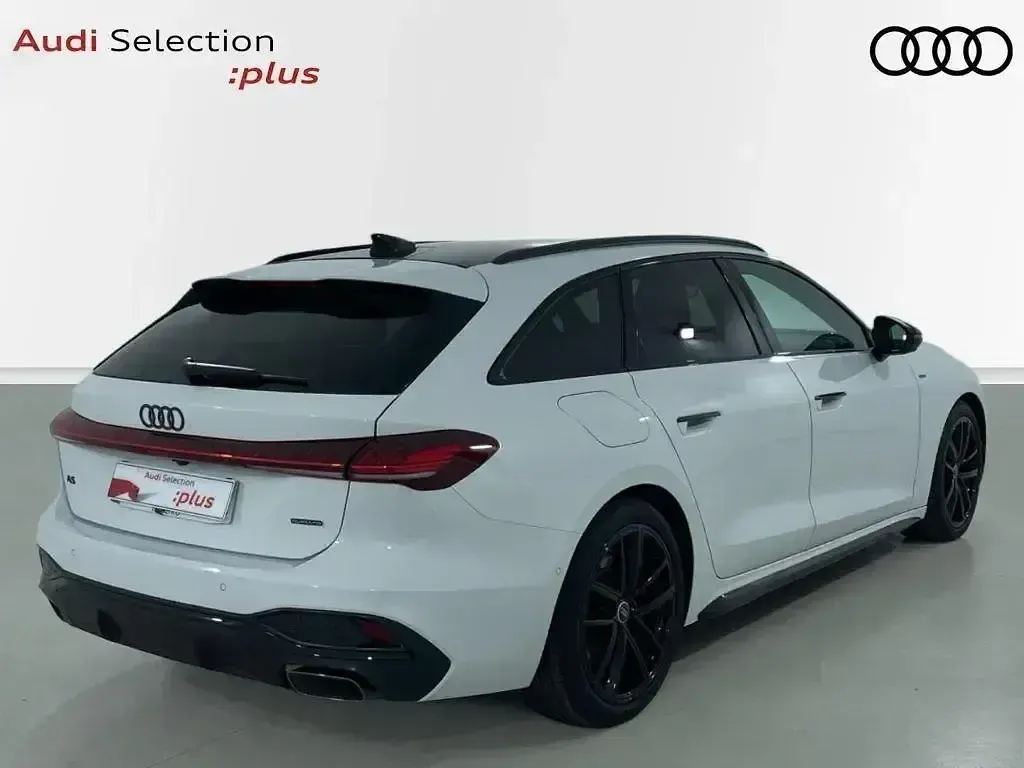 Usado Audi A5 Ambiente 299 CV (219 kW) 2025 Blanco Familiar