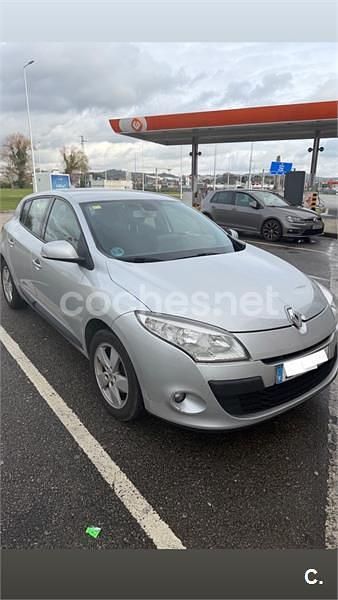 Usado Renault Mégane Dynamique 110 CV (80 kW) 2011 Gris / plata Berlina
