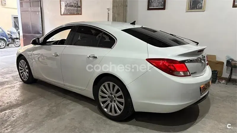 Usado Opel Insignia Cosmo 130 CV (95 kW) 2011 Blanco Berlina