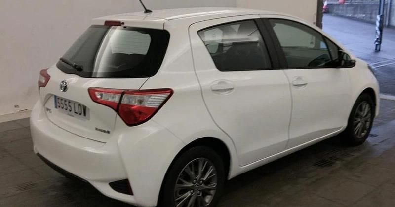 Usado Toyota Yaris Hybrid Active 100 CV (73 kW) 2020