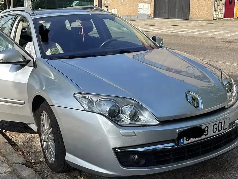 Usado Renault Laguna III Expression 150 CV (110 kW) 2008 Gris / plata Familiar