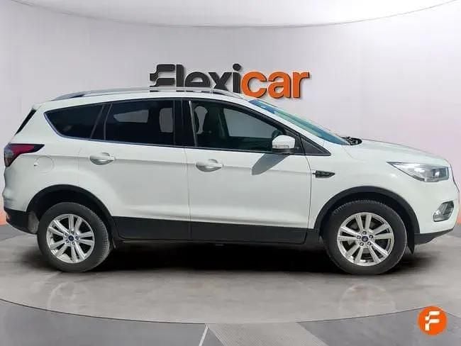 Usado Ford Kuga Trend+ 120 HP (88 kW) 2019 Branco SUV