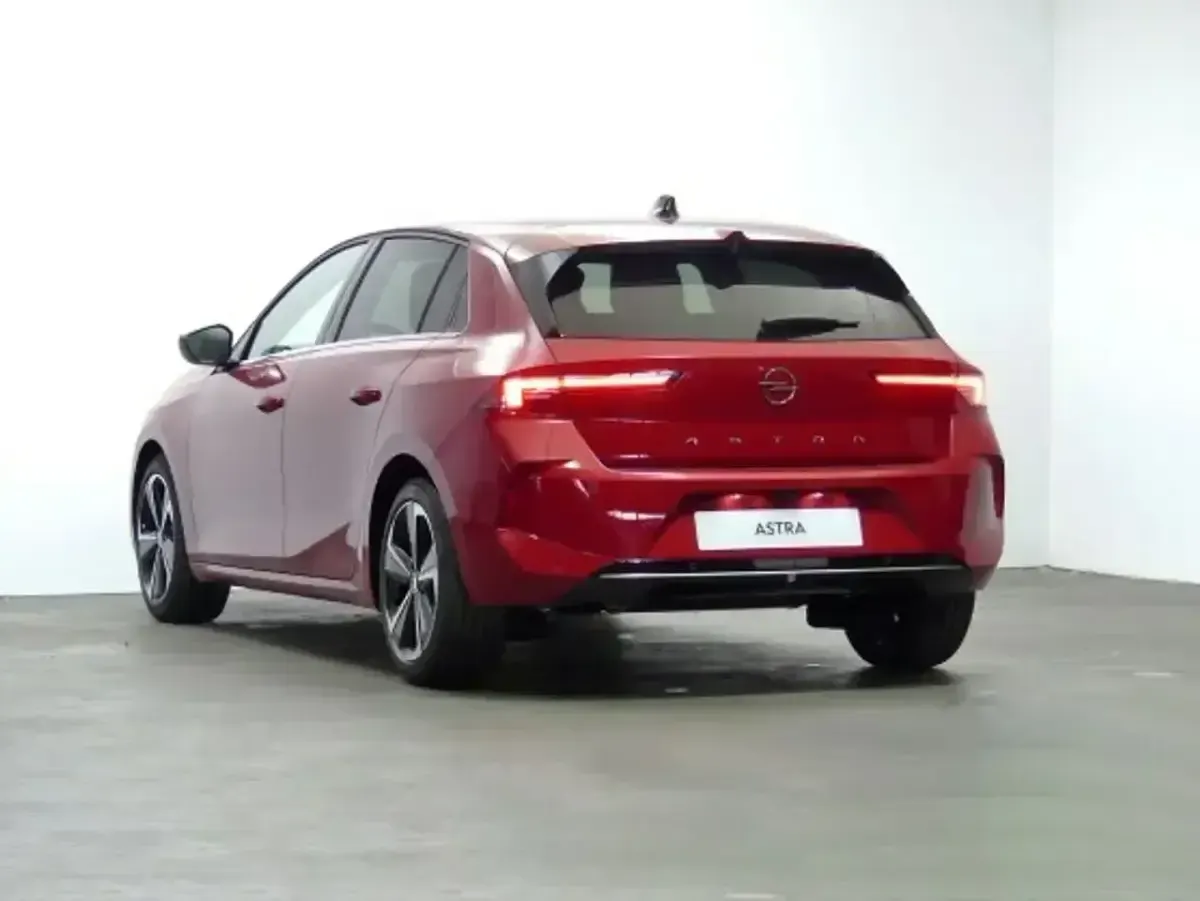 Nuevo Opel Astra 130 CV (95 kW) 2025 Rojo Familiar