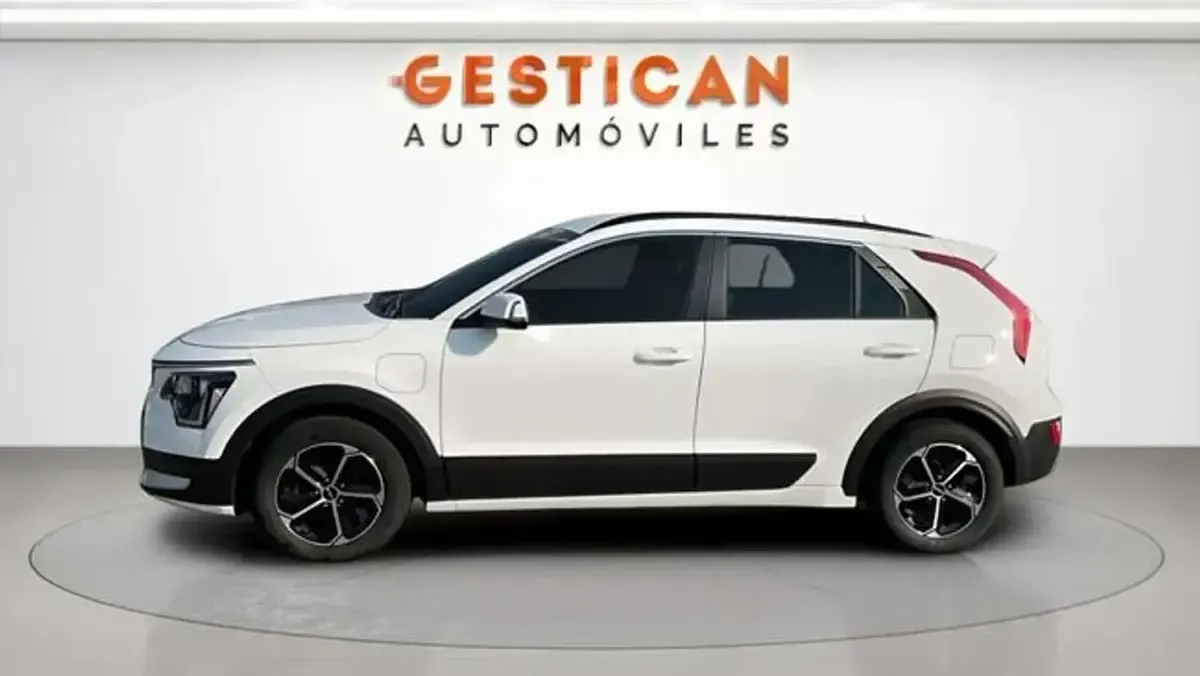 Begagnad Kia Niro 141 HK (103 kW) 2024 Vit SUV