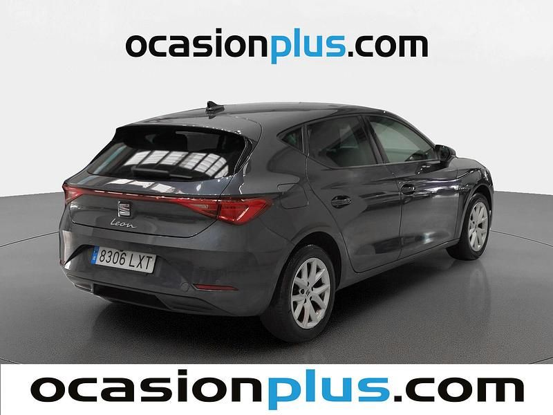 Usado Seat Leon Style 130 CV (95 kW) 2022 Gris