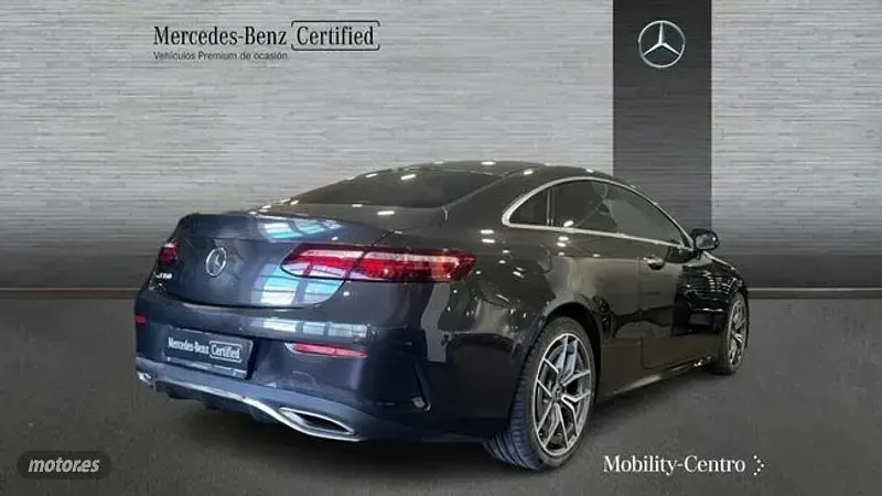 Usado Mercedes E350 299 CV (219 kW) 2022 Gris Berlina