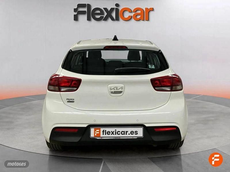 Usado Kia Rio 100 CV (73 kW) 2022 Blanco Berlina