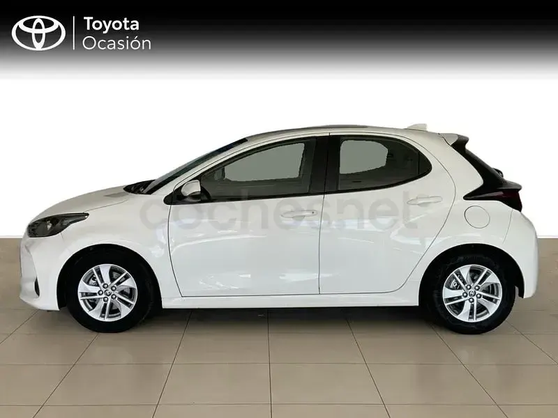 Usado Toyota Yaris Hybrid Business Edition 116 CV (85 kW) 2022 Blanco Berlina