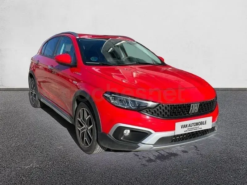 Usado Fiat Tipo Cross 130 CV (95 kW) 2022 Rojo Berlina