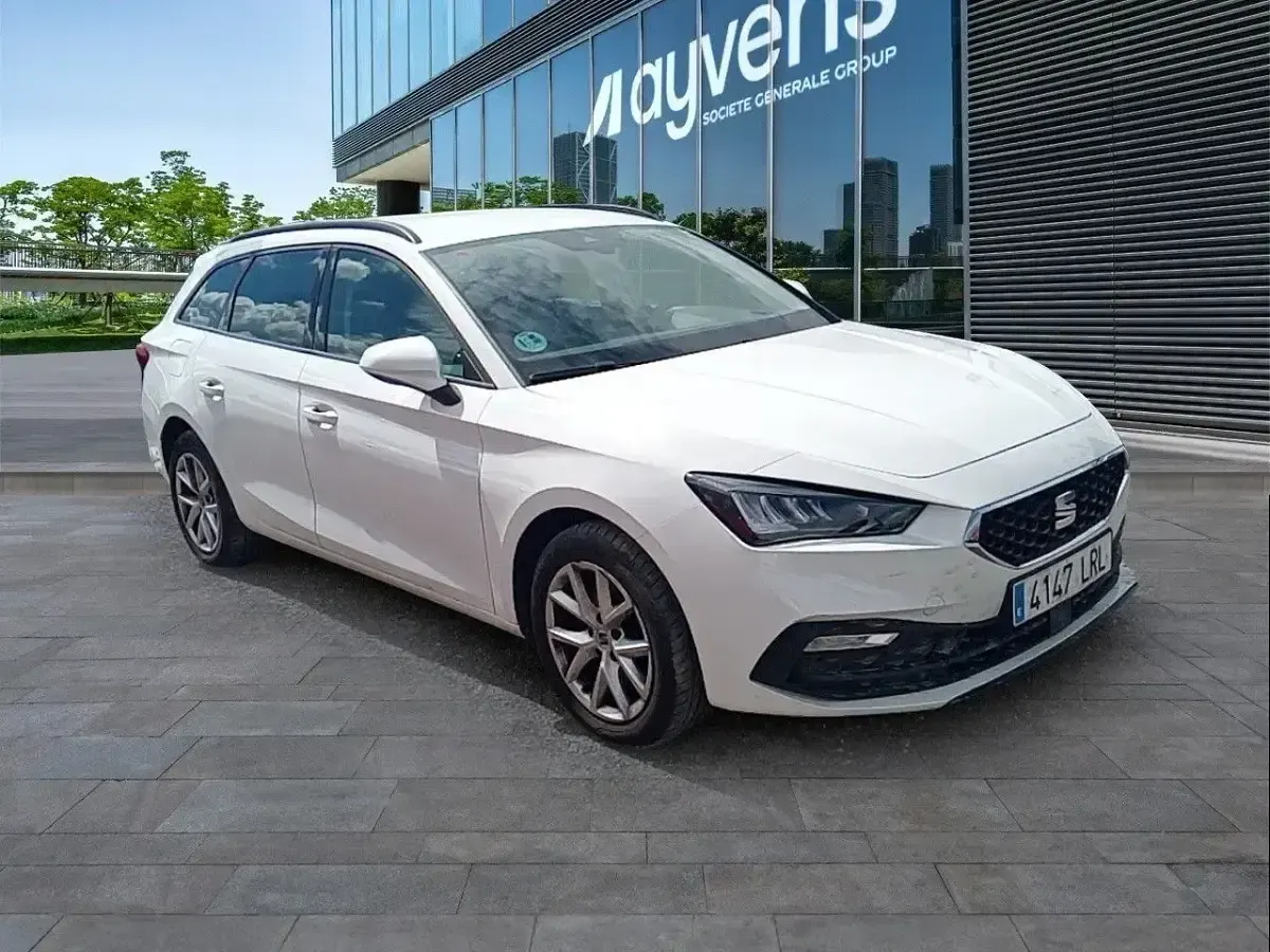 Usado Seat Leon Style 116 CV (85 kW) 2021 Blanco Familiar