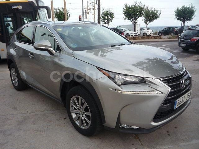 Usado Lexus NX300h 197 CV (144 kW) 2016 Gris / plata SUV