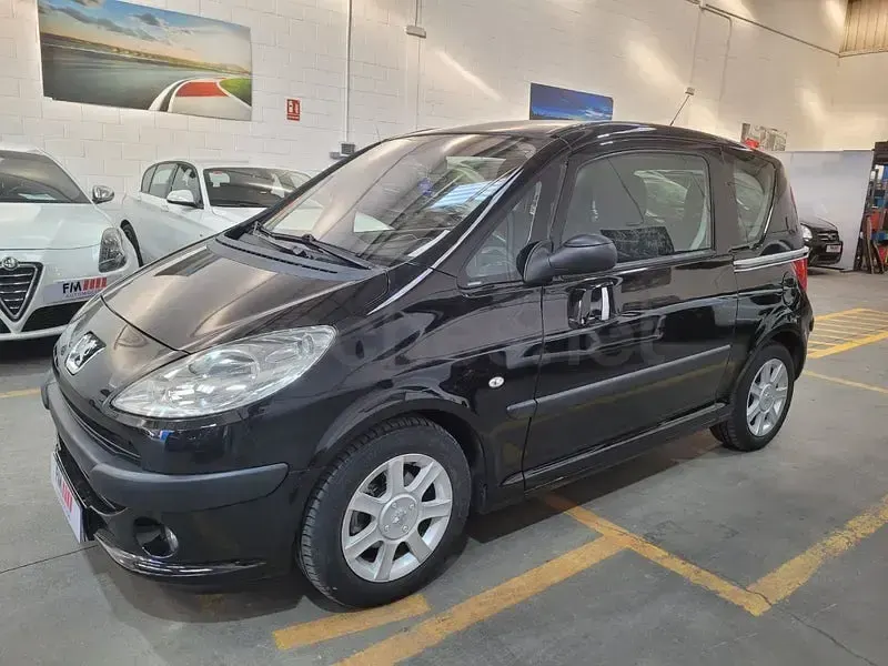 Usado Peugeot 1007 70 CV (51 kW) 2007 Negro Monovolumen