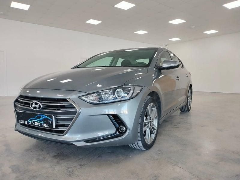 Usado Hyundai Elantra 136 CV (100 kW) 2018 Gris / plata Berlina