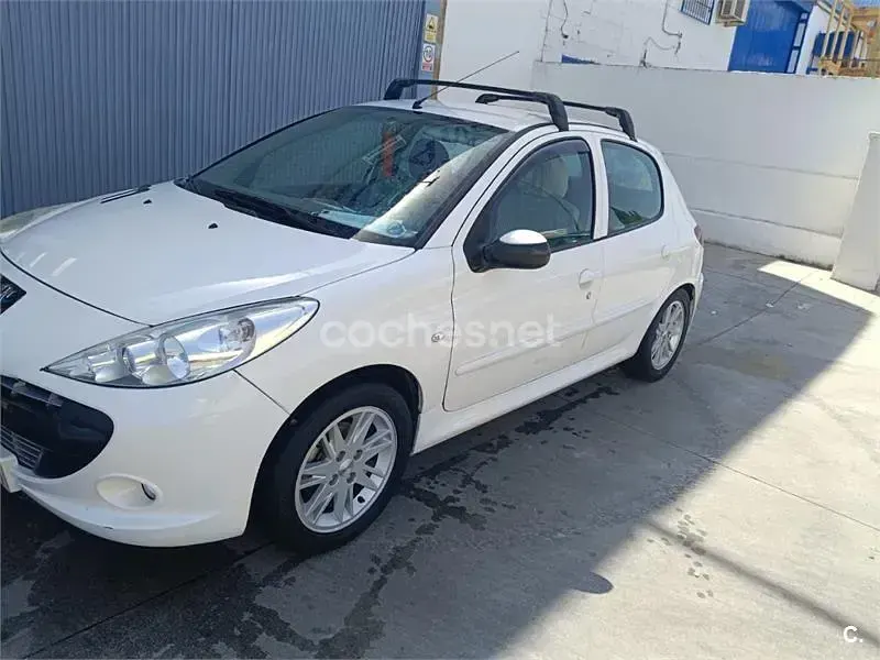 Usado Peugeot 206+ 70 CV (51 kW) 2012 Blanco Utilitario
