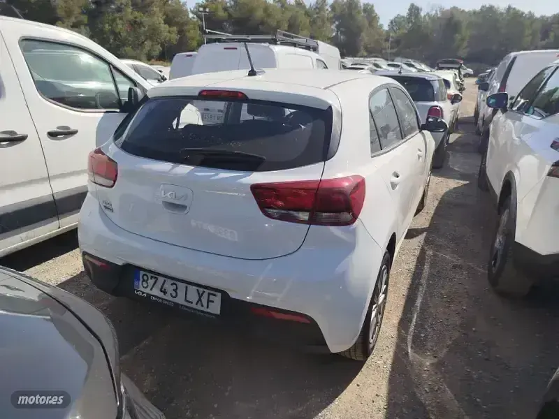 Usado Kia Rio 100 CV (73 kW) 2022 Blanco
