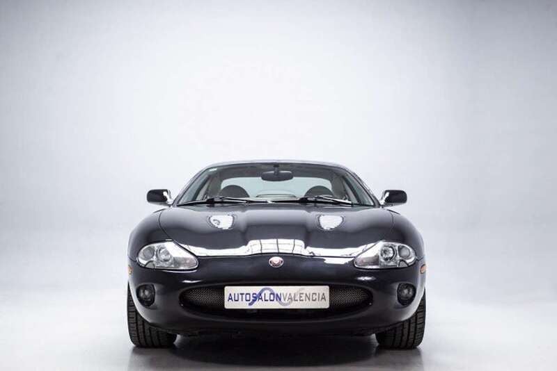Usado Jaguar XKR Supercharged 370 CV (272 kW) 1998 Negro Coupe