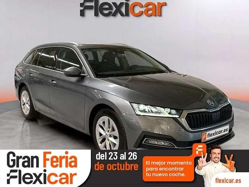 Gris Usado 2023 Skoda Octavia Selection Familiar | 21.770 € (Buen precio) - Imagen 1/4