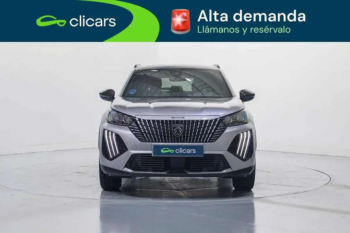 Usado Peugeot e-2008 Allure 114 kW (156 CV) 2025 Plateado SUV