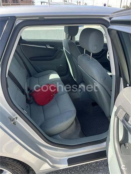 Usado Audi A3 Sportback Attraction 105 CV (77 kW) 2009 Gris / plata Utilitario