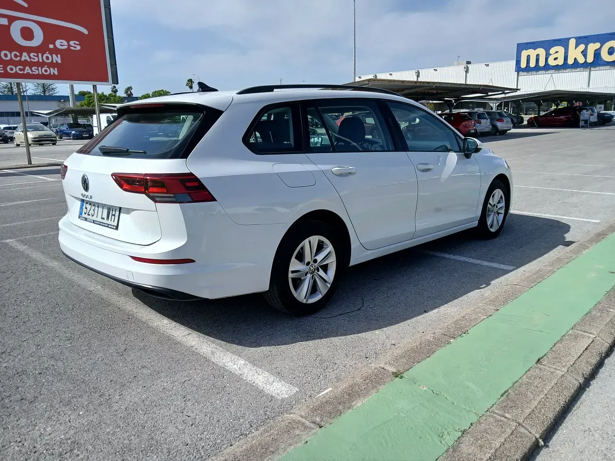 Usado VW Golf VIII 116 CV (85 kW) 2022 Blanco Familiar